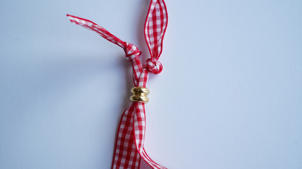 Gingham ribbon necklace with heart charms : Step 5