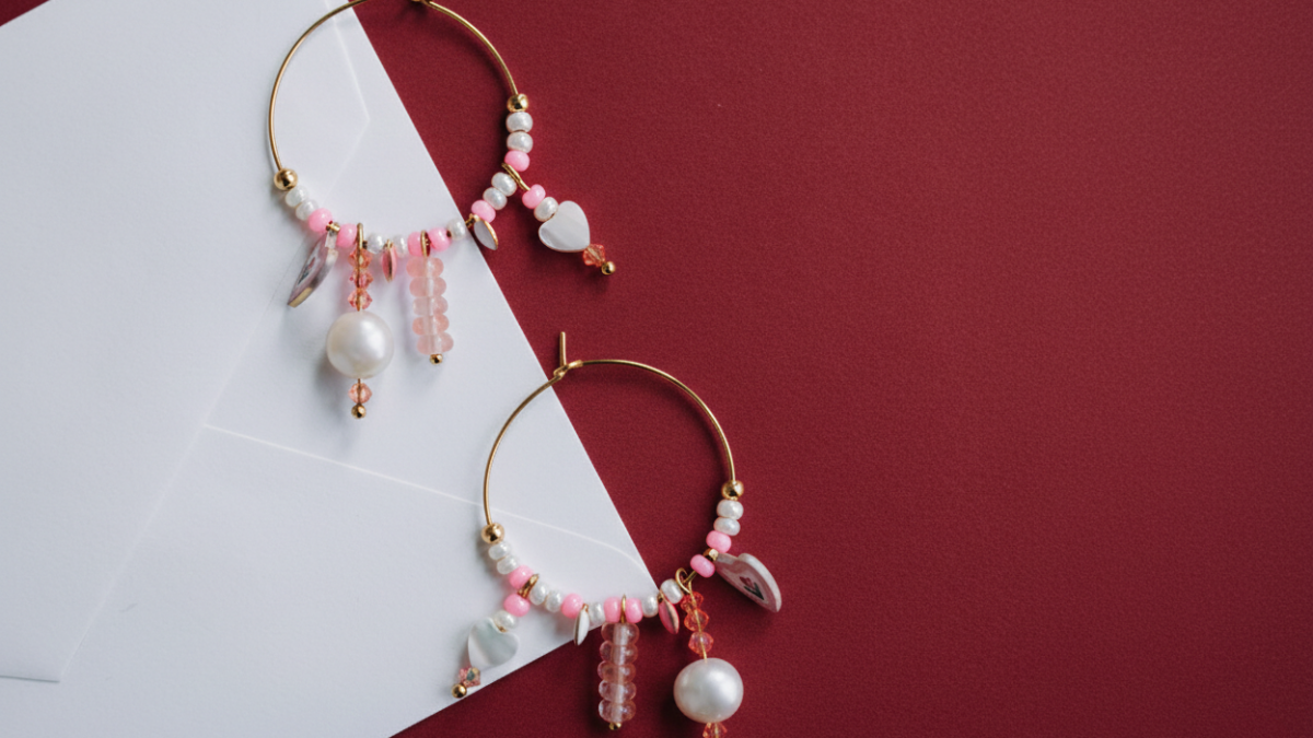 Schema  Creoles with heart charms and Preciosa pearls