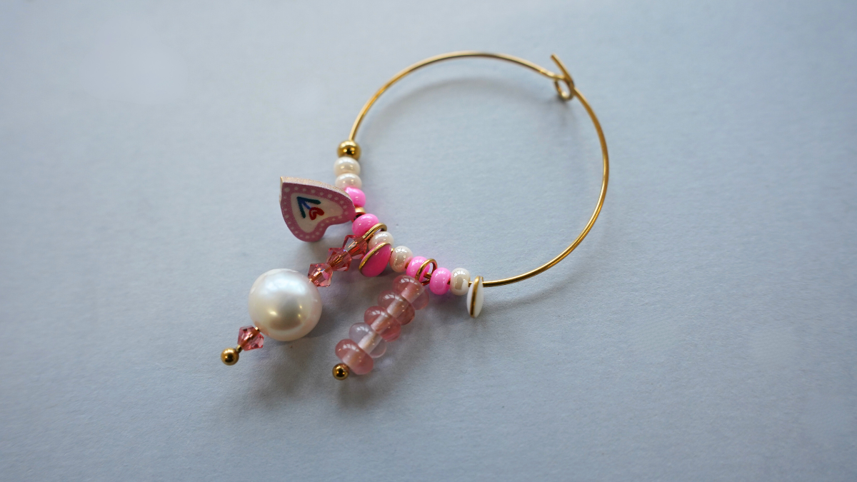 Creoles with heart charms and Preciosa pearls : Step 4