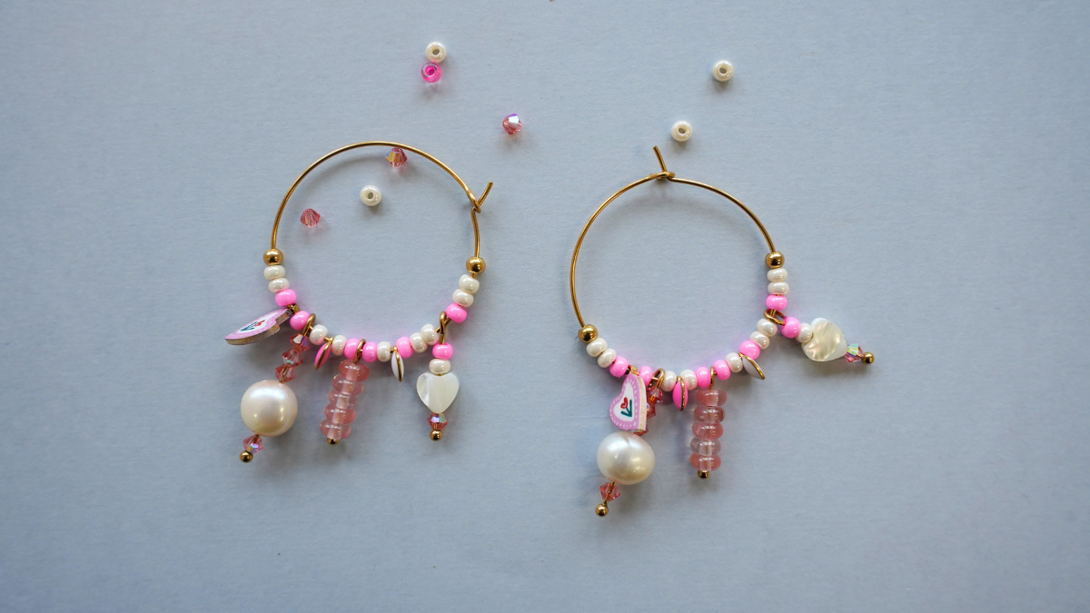 Creoles with heart charms and Preciosa pearls : Step 6