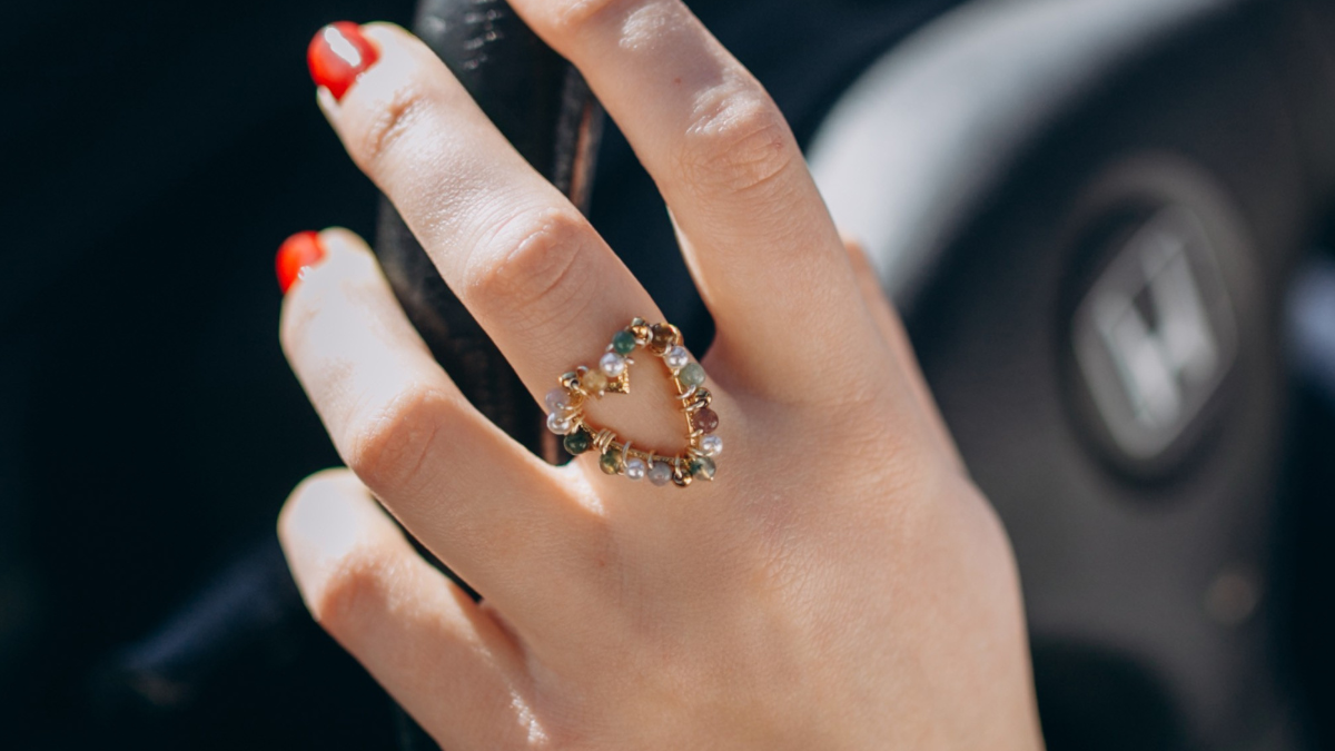 Schema  DIY Heart and gemstone beads ring