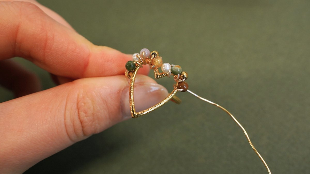 DIY Heart and gemstone beads ring : Step 6