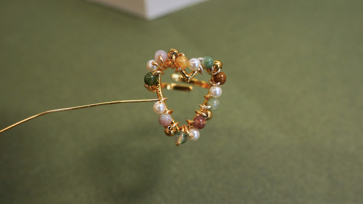 DIY Heart and gemstone beads ring : Step 7