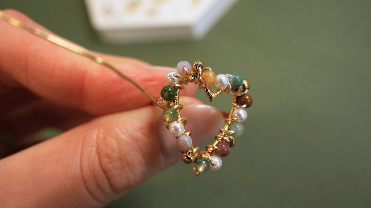 DIY Heart and gemstone beads ring : Step 8