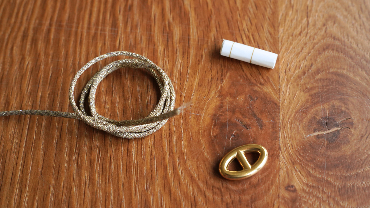 Duo of cord and navy mesh bracelets : Step 2 Duo of cord and navy mesh bracelets : Step 2