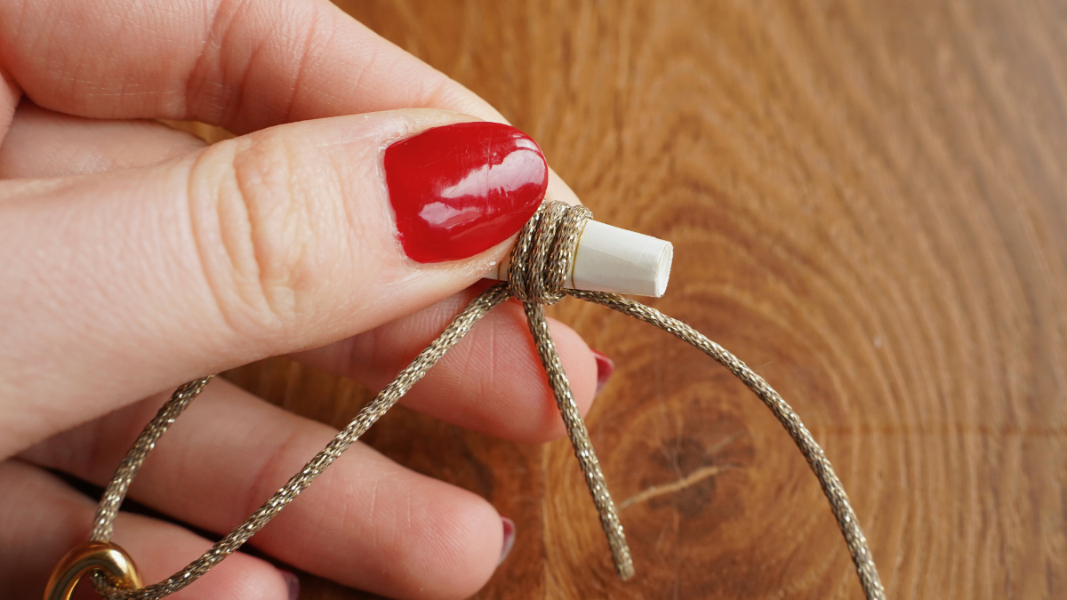 Duo of cord and navy mesh bracelets : Step 4 Duo of cord and navy mesh bracelets : Step 4