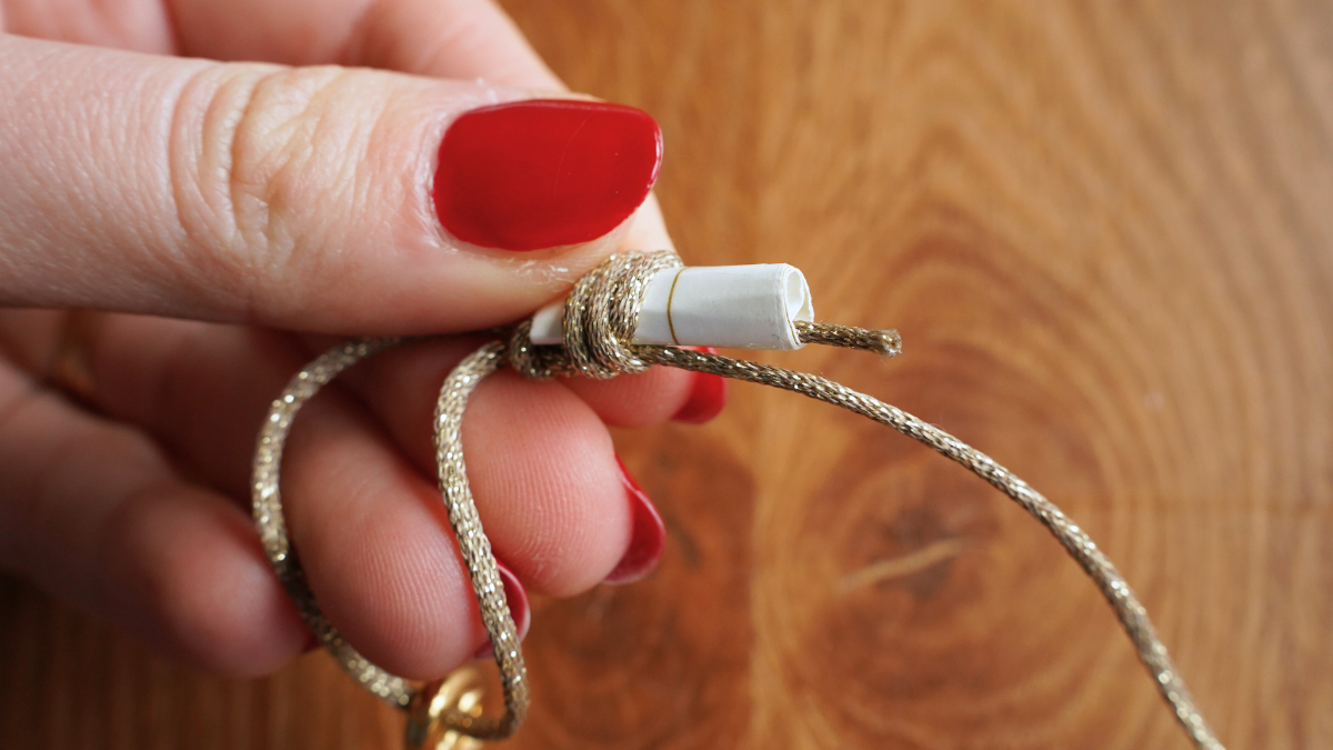 Duo of cord and navy mesh bracelets : Step 5 Duo of cord and navy mesh bracelets : Step 5