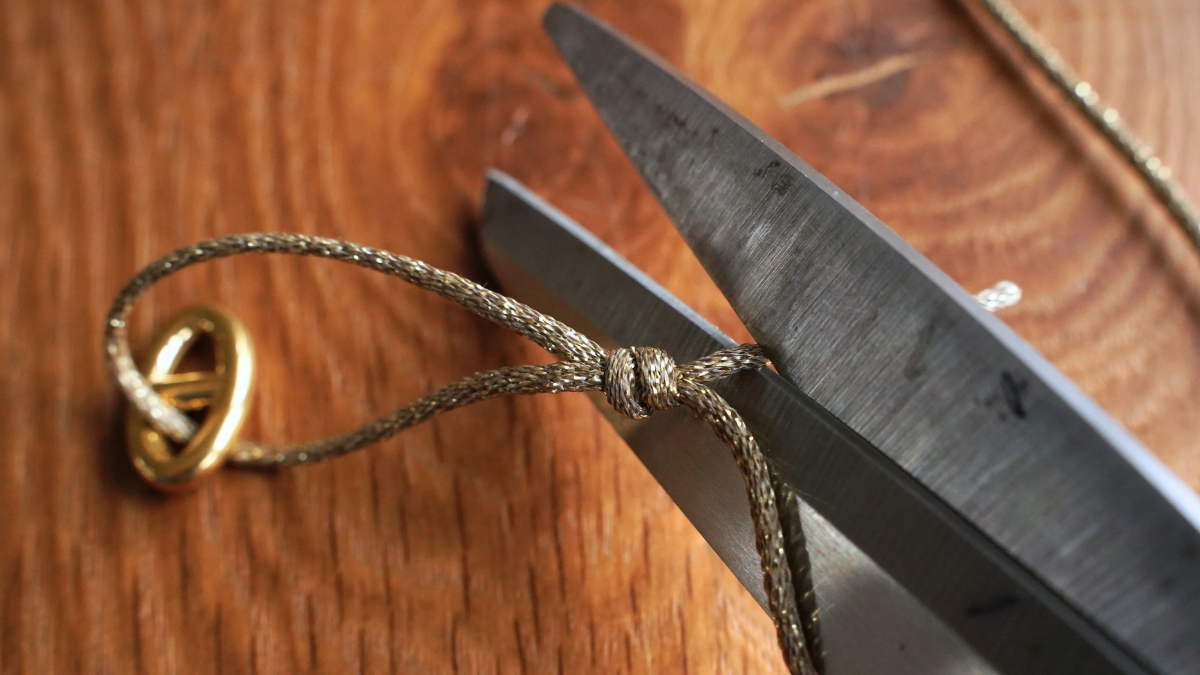 Duo of cord and navy mesh bracelets : Step 6 Duo of cord and navy mesh bracelets : Step 6