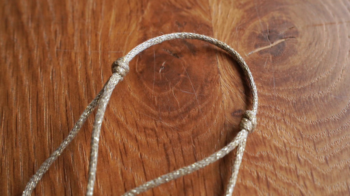 Duo of cord and navy mesh bracelets : Step 8 Duo of cord and navy mesh bracelets : Step 8