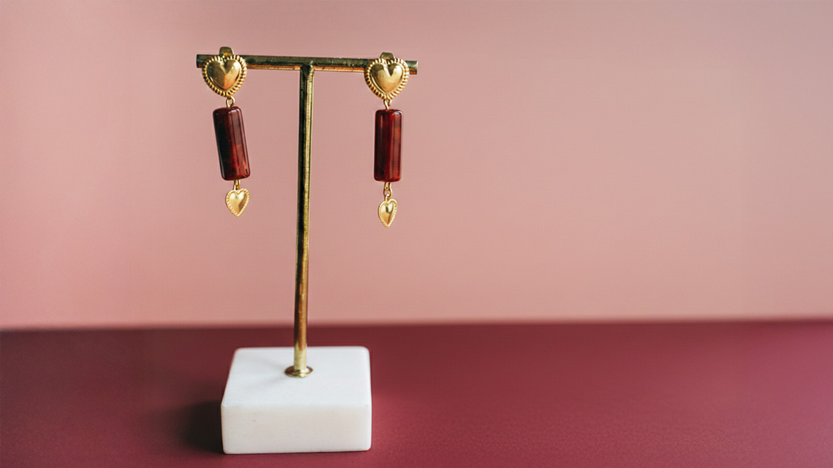 Schema  Heart dangling earrings