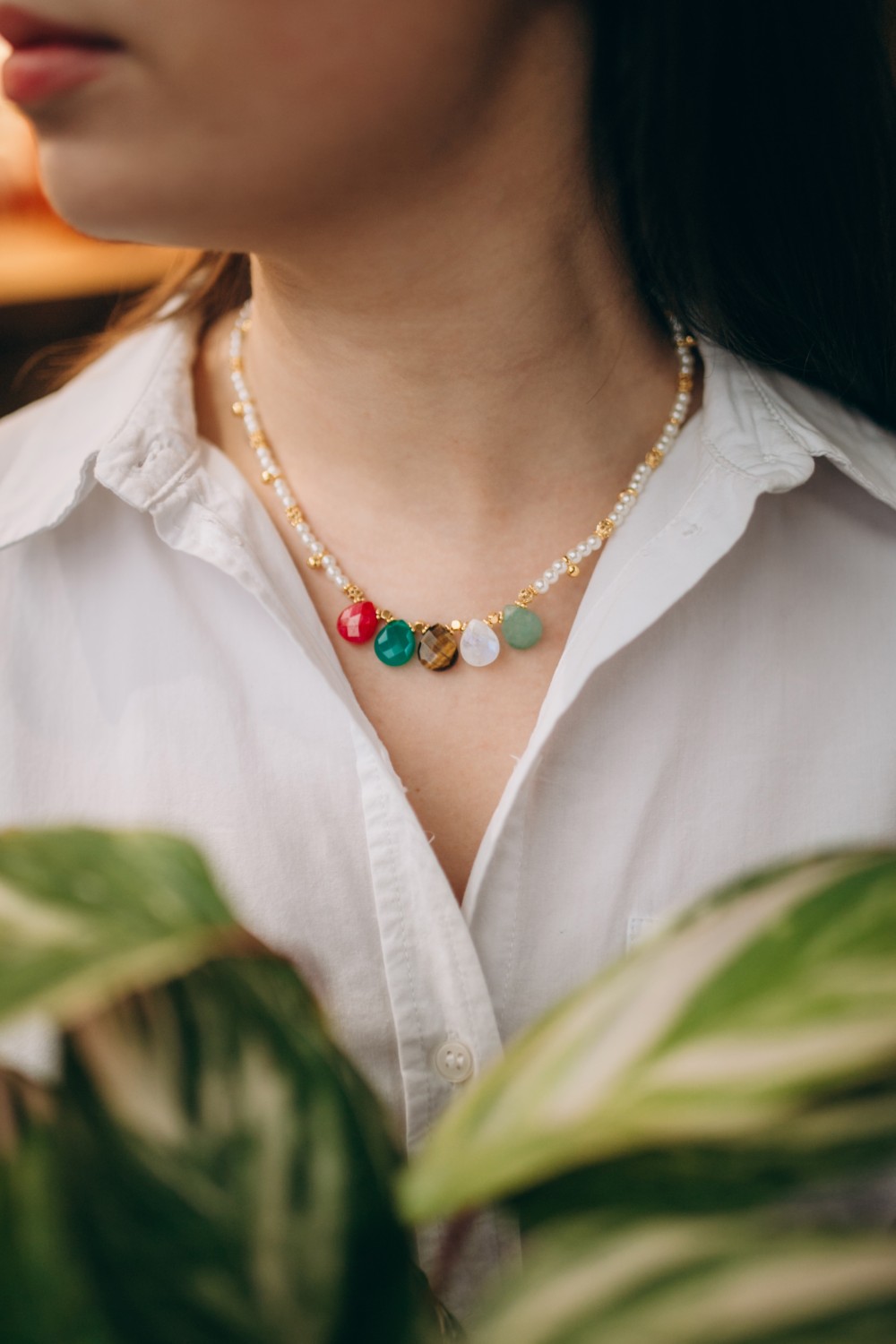 Gemstone and pearly bead pendant necklace