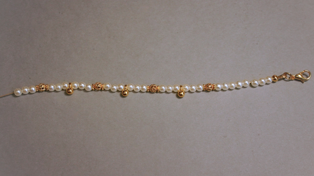 Gemstone and pearly bead pendant necklace : Step 3
