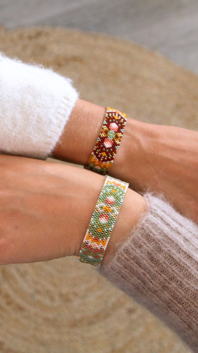 Peyote Impair pearl weave cuff