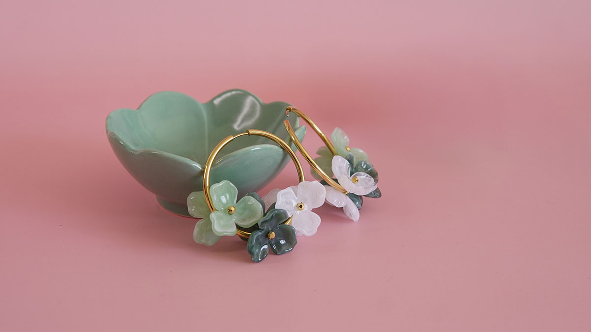 Schema  Gold-plated stainless steel hoop earrings with flowers