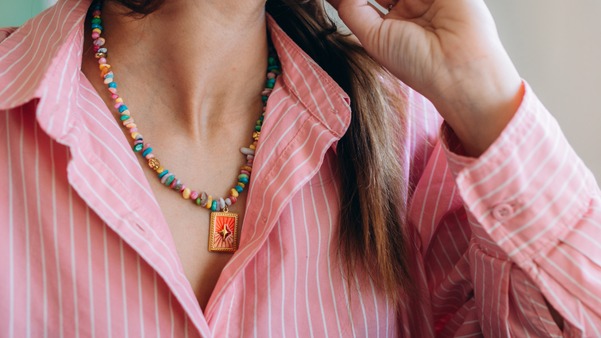 Schema  Multicolored pearl necklace and stainless steel pendant