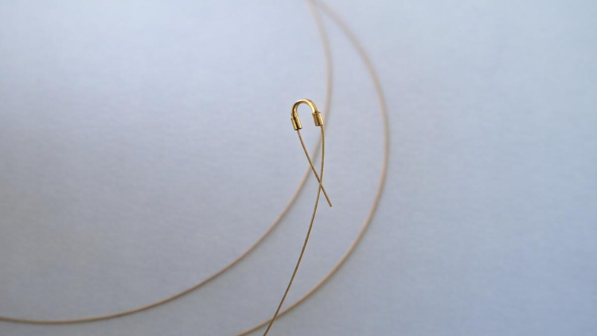 Multicolored pearl necklace and stainless steel pendant : Step 1