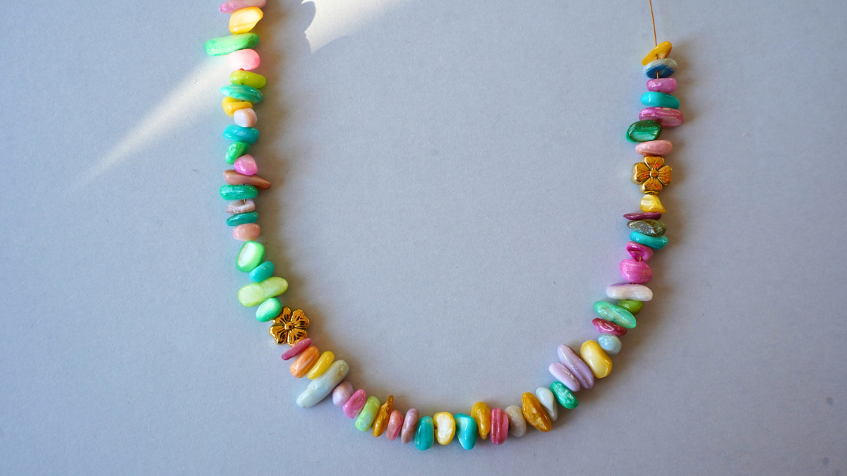 Multicolored pearl necklace and stainless steel pendant : Step 4