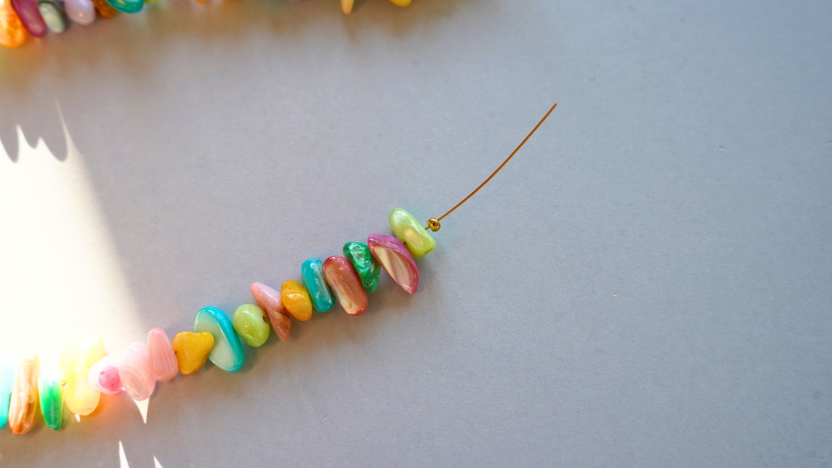 Multicolored pearl necklace and stainless steel pendant : Step 6