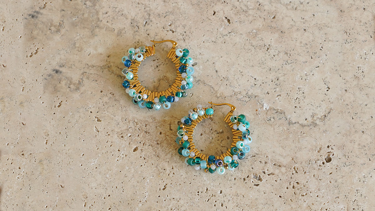 Creoles in seed beads and natural stones