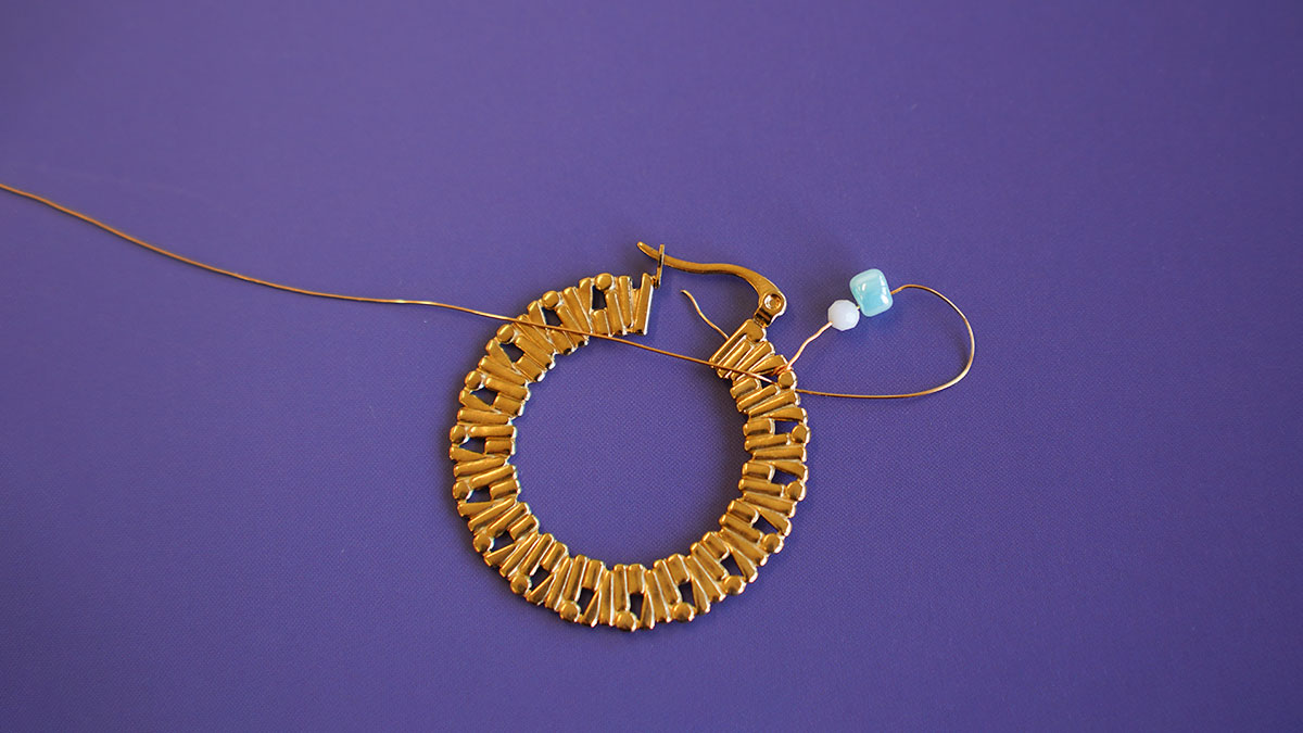 Creoles in seed beads and natural stones : Step 2 Creoles in seed beads and natural stones : Step 2