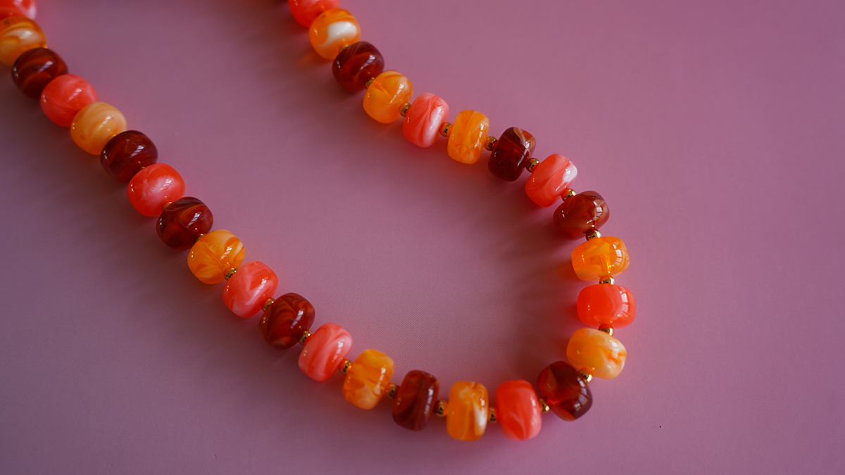 Necklace with large colored acrylic beads and letter pendant : Step 1