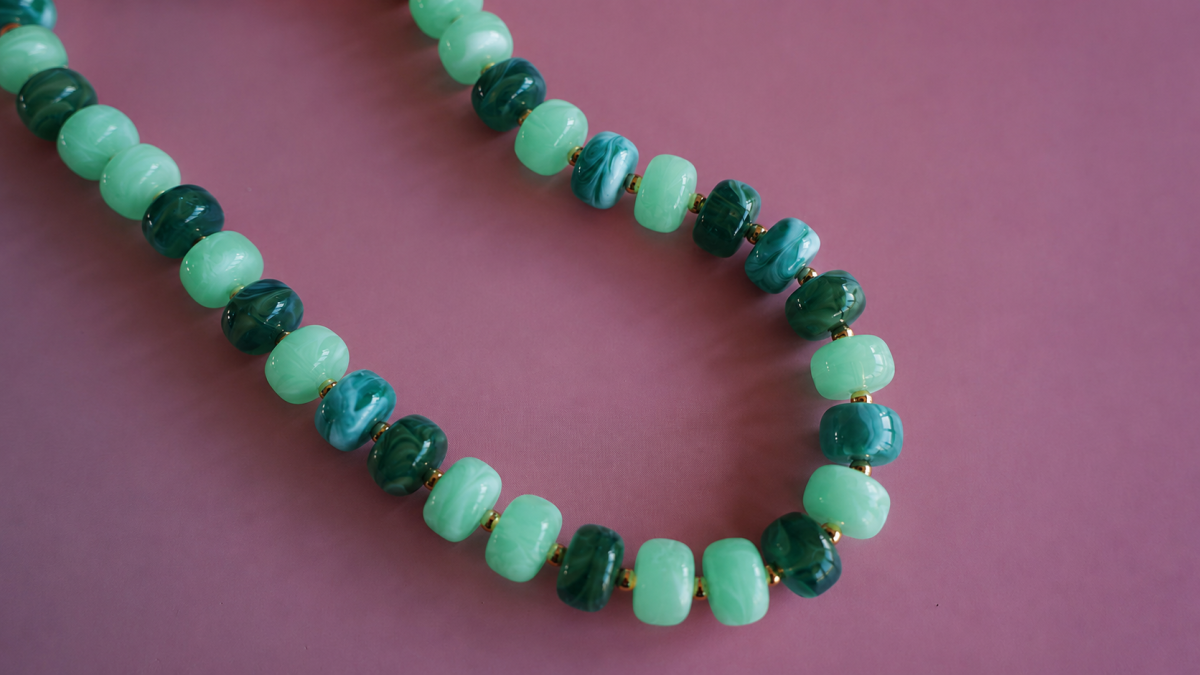 Necklace with large colored acrylic beads and letter pendant : Step 1 Necklace with large colored acrylic beads and letter pendant : Step 1