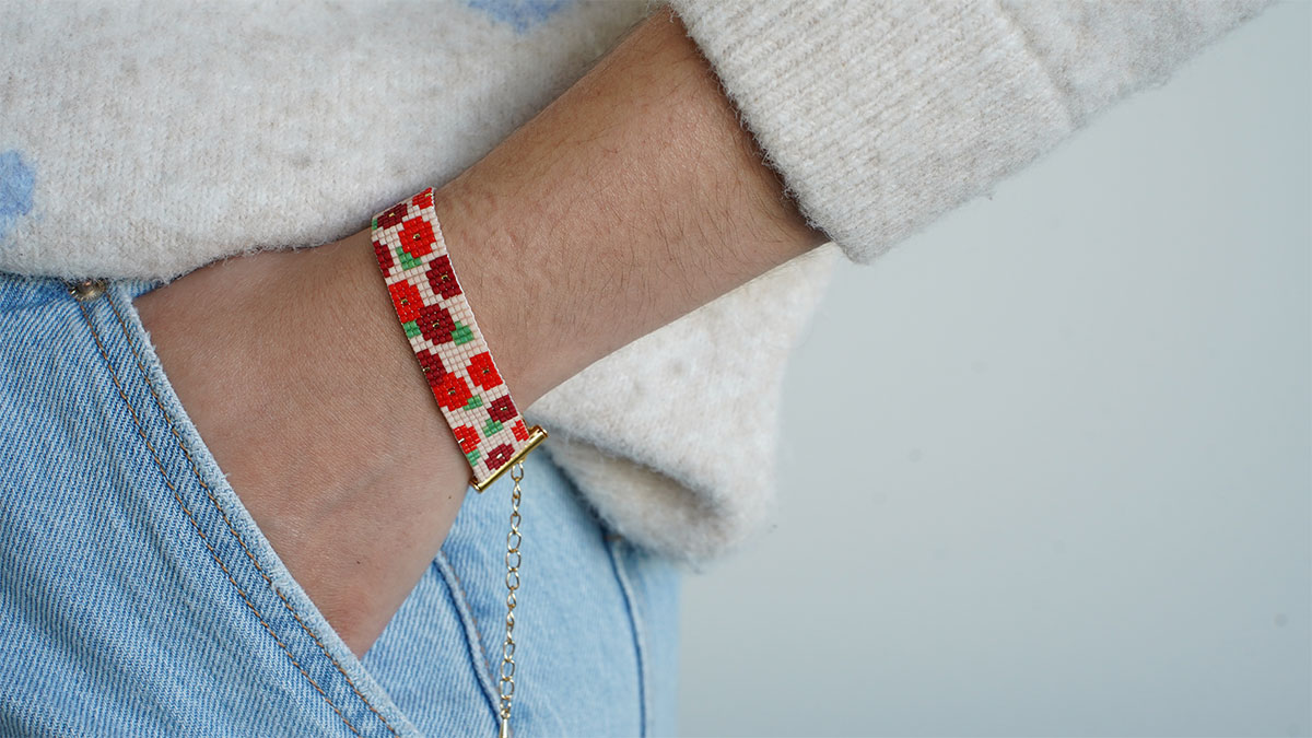 Spring cuff on the loom