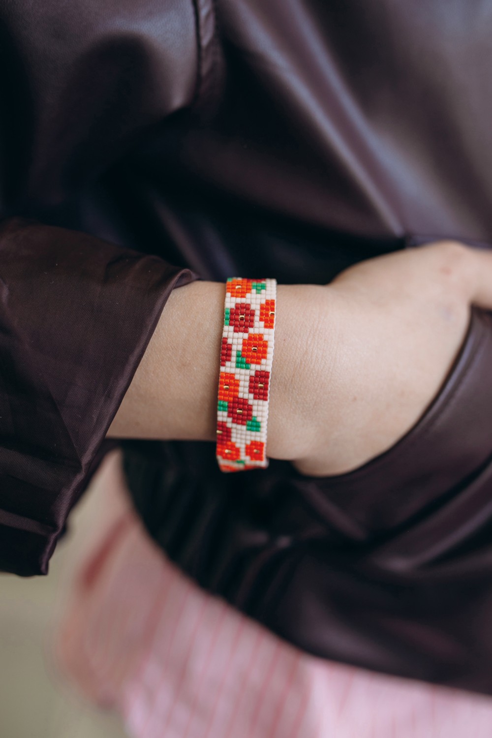Spring cuff on the loom