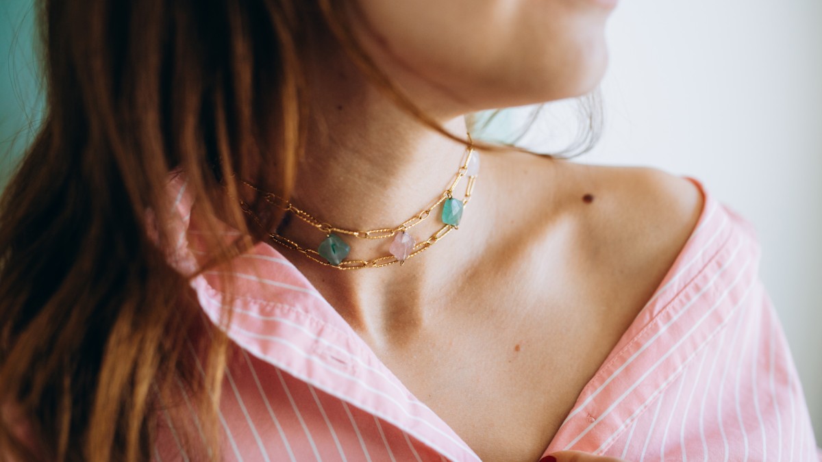 Double chain necklace with natural stone clover beads Double chain necklace with natural stone clover beads