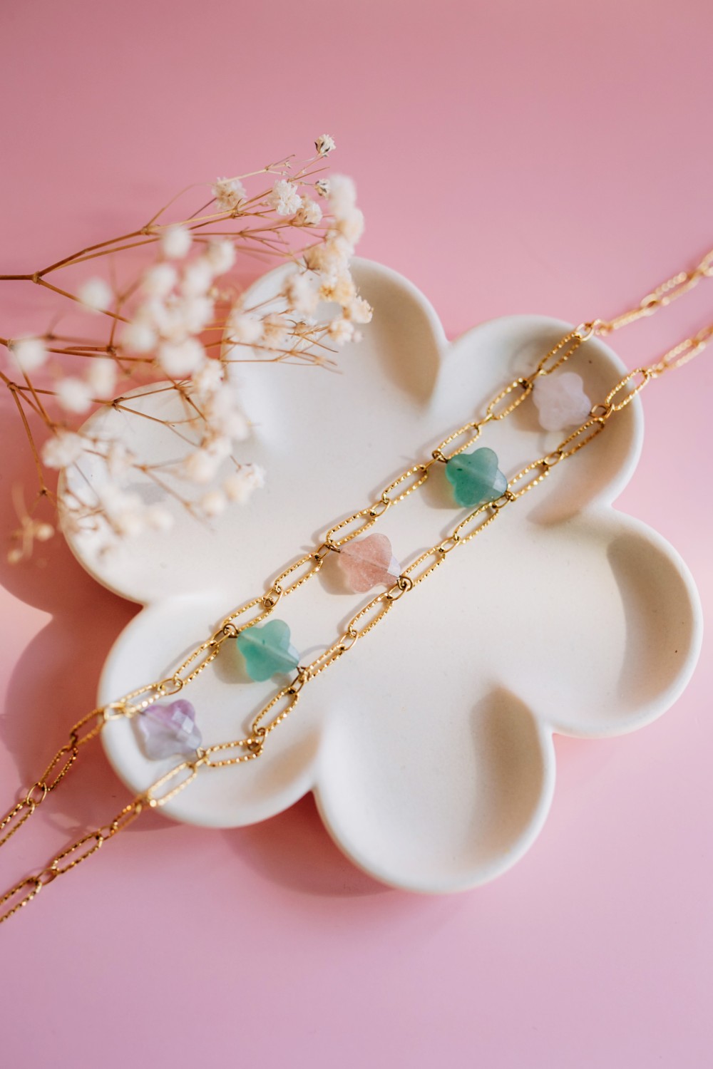 Double chain necklace with natural stone clover beads