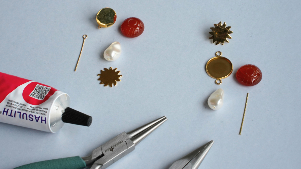 Asymmetrical earrings in carnelian and Swarovski mother-of-pearl : Step 1
