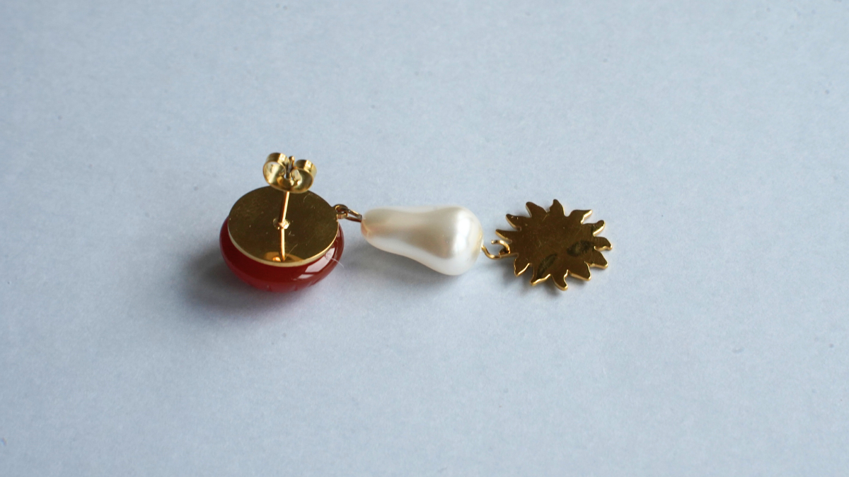 Asymmetrical earrings in carnelian and Swarovski mother-of-pearl : Step 4