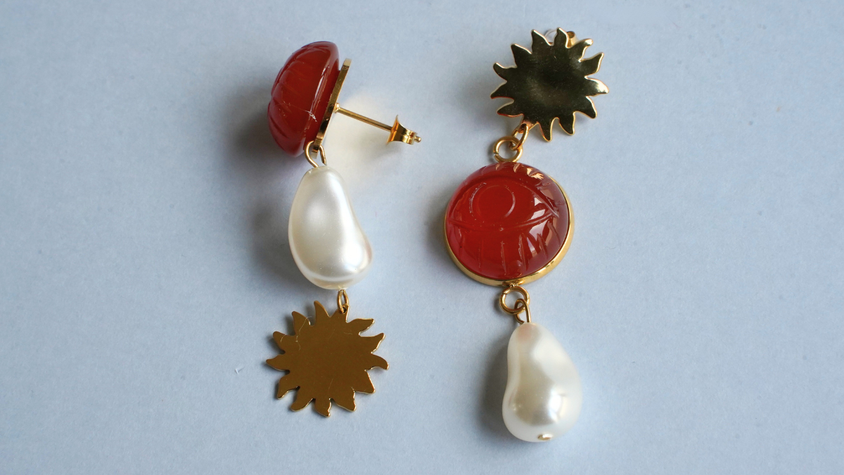 Asymmetrical earrings in carnelian and Swarovski mother-of-pearl : Step 6