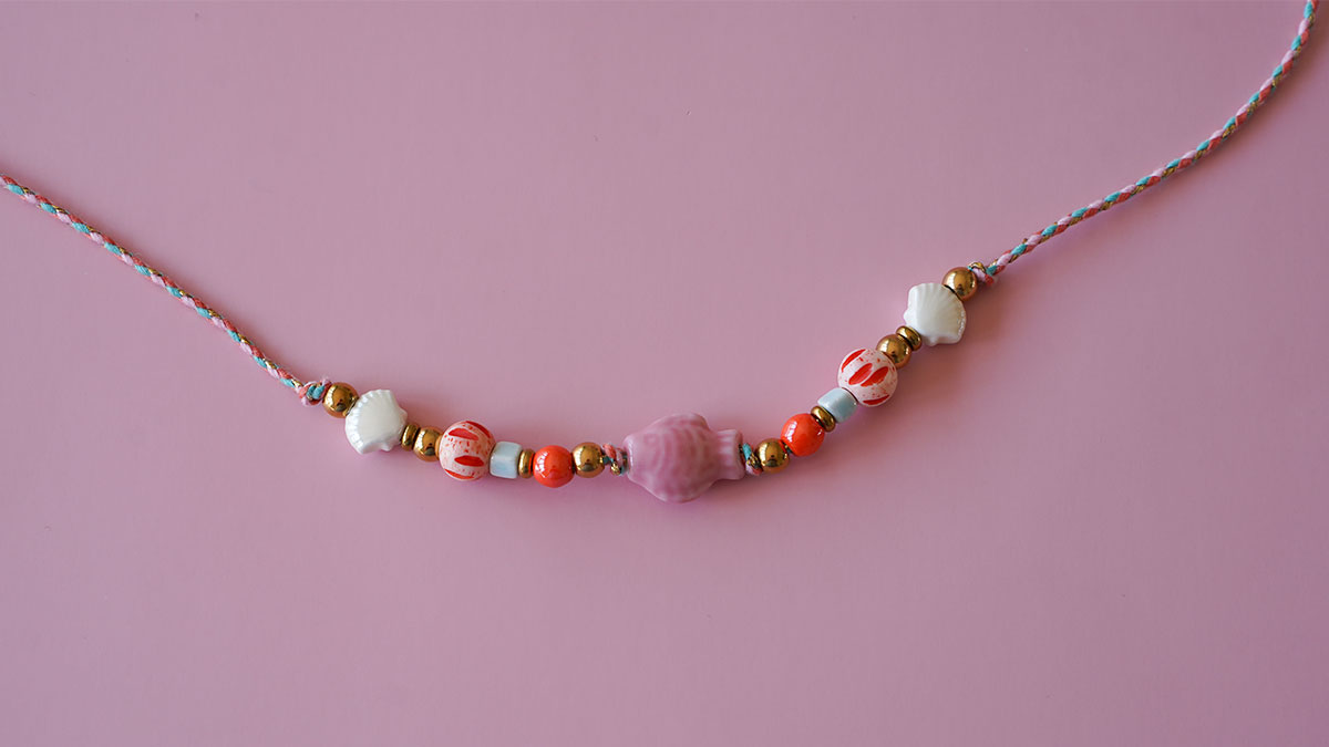 Cord necklace with multicolored beads : Step 2