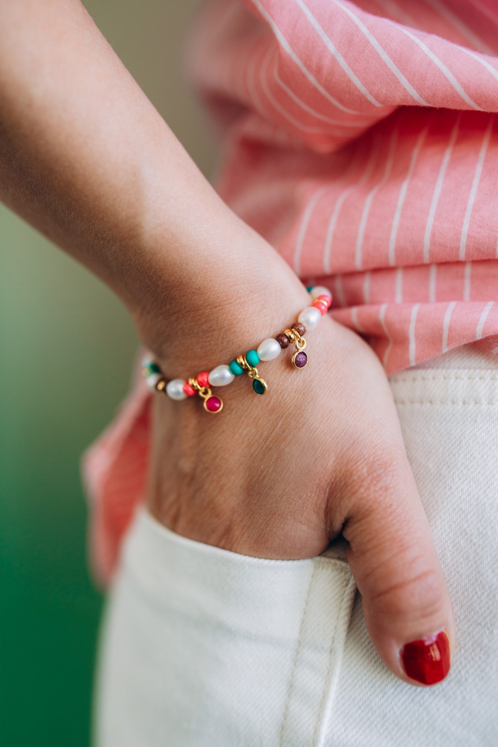 Bracelet with colored seed beads and freshwater pearls