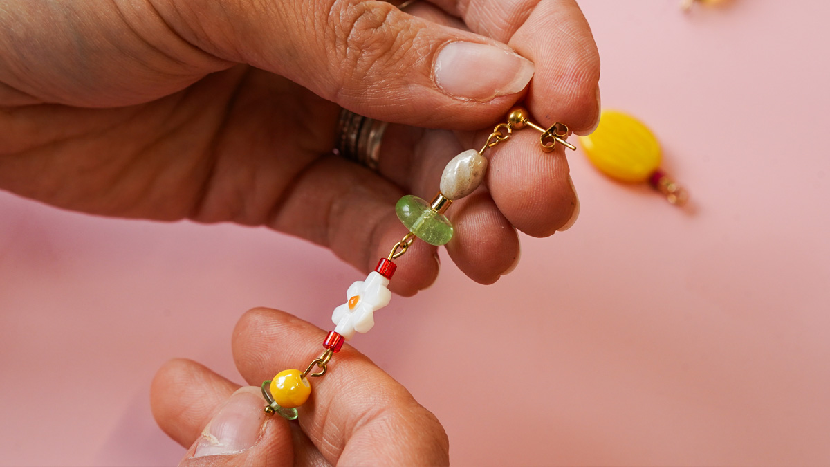 Colorful &amp; asymmetrical earrings : Step 3