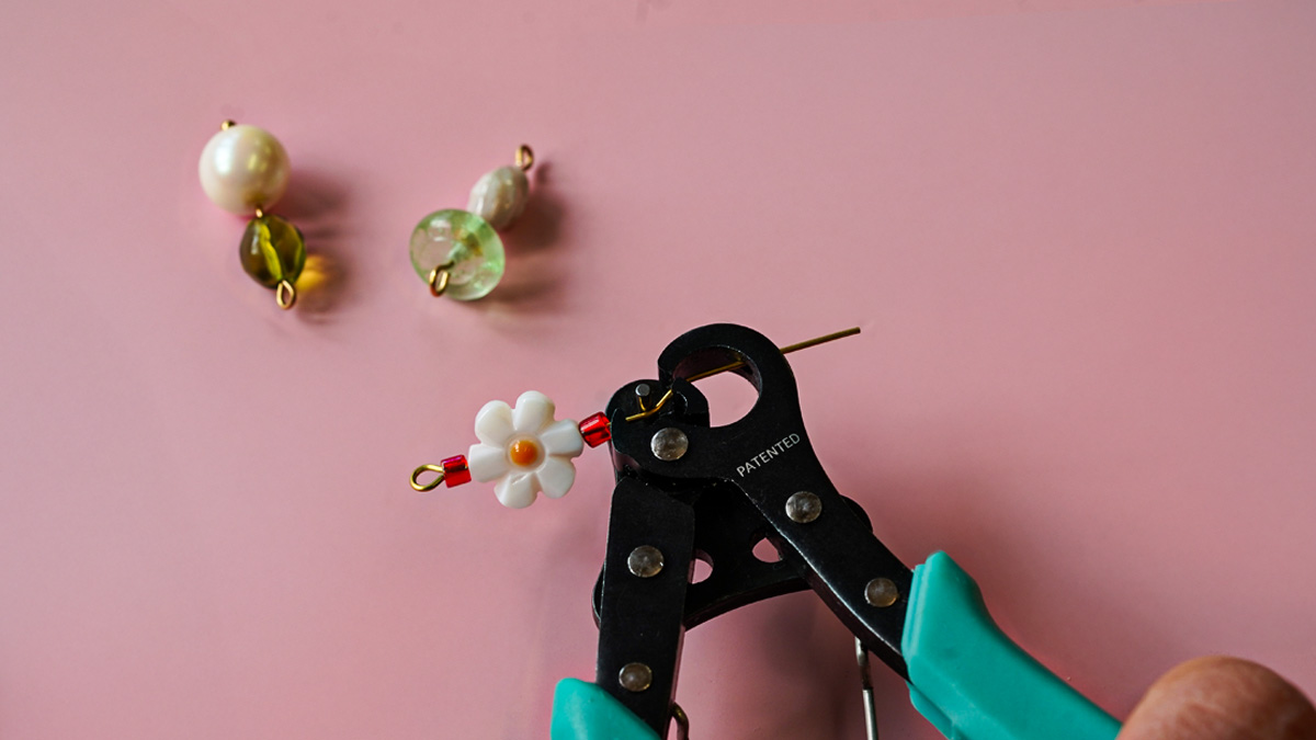 Colorful &amp; asymmetrical earrings : Step 2