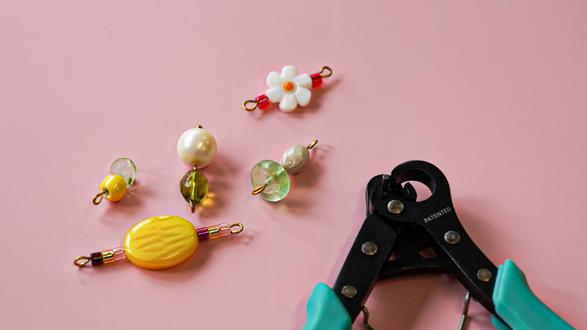 Colorful &amp; asymmetrical earrings : Step 1