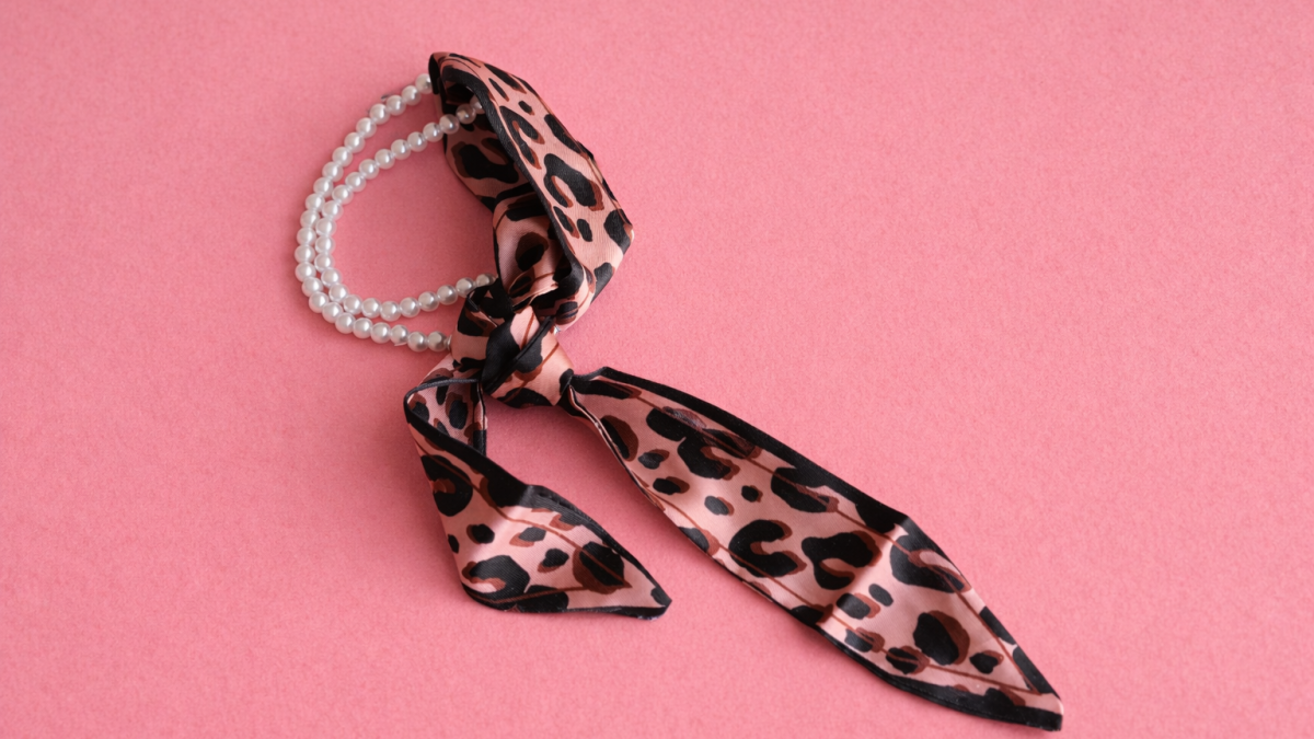 DIY Pearls &amp; scarf necklace : Step 1