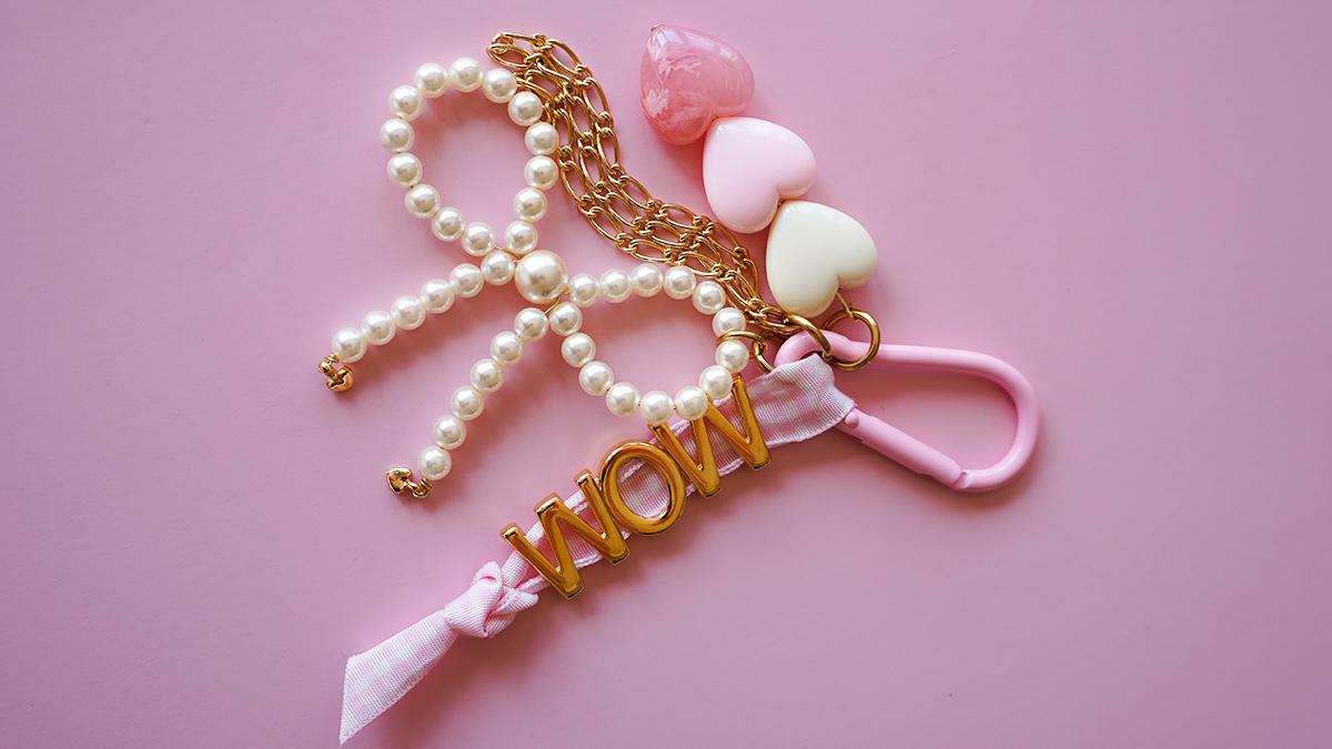 DIY Mother's Day bag jewelry: pearly bead and letter bow keyring : Step 10