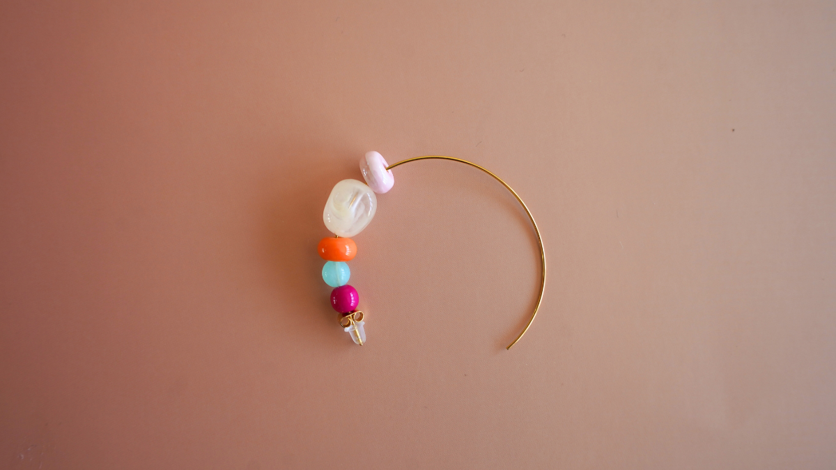 Earrings with mix of colored pearls : Step 1