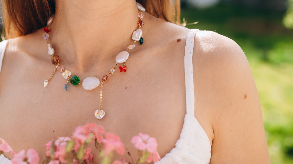 Swarovski crystals and pearly beads necklace Swarovski crystals and pearly beads necklace