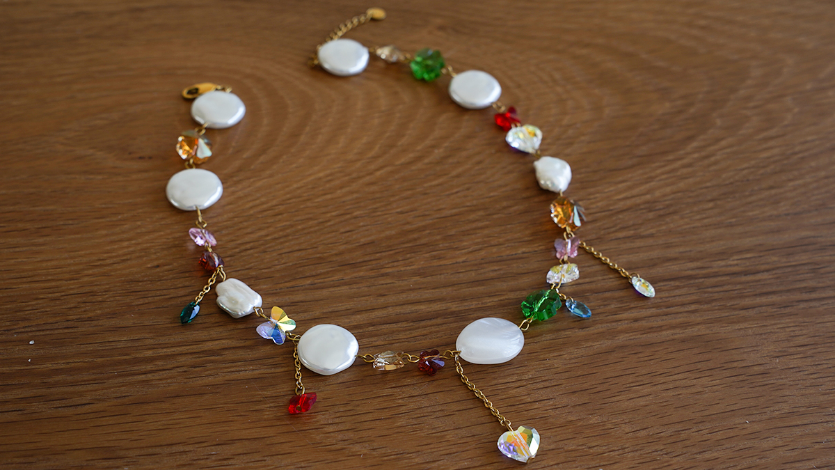 PureCrystal and pearly beads necklace : Step 1