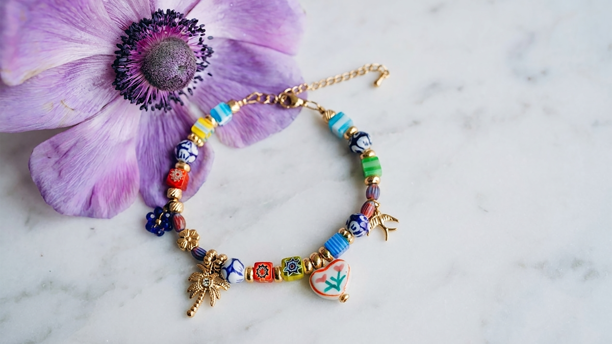 Schema Multi-colored bracelet with glass, steel and ceramic beads Schema Multi-colored bracelet with glass, steel and ceramic beads