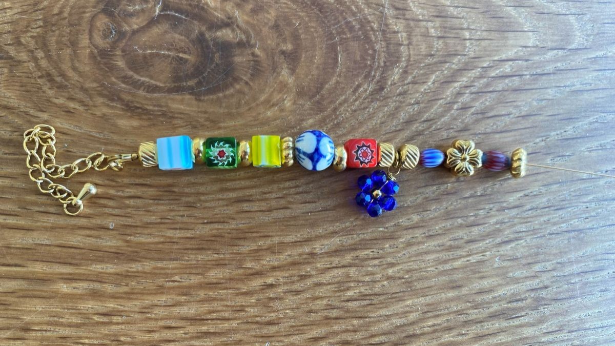 Multi-colored bracelet with glass, steel and ceramic beads : Step 6 Multi-colored bracelet with glass, steel and ceramic beads : Step 6