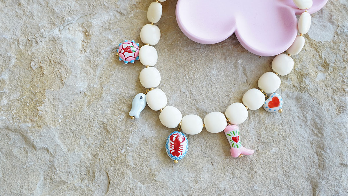 Necklace with opaque resin beads and colored pendants Necklace with opaque resin beads and colored pendants