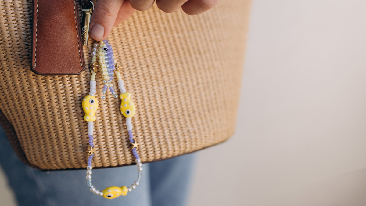 Schema  Keychain with a fish pendant made of seed beads