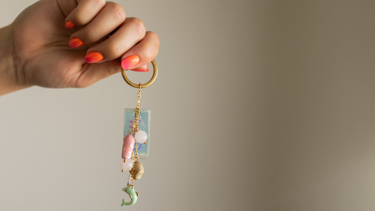Square key chain made with an odd-numbered peyote stitch in a seahorse pattern