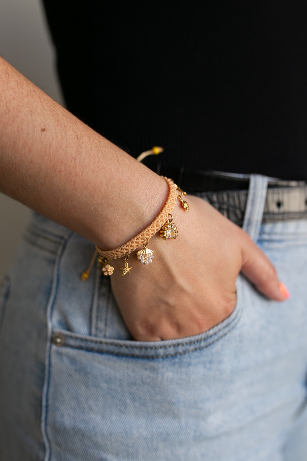 Schema Micro-macramé bracelet with charms Schema Micro-macramé bracelet with charms