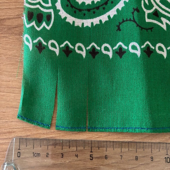 Bandana bangle bracelet : Step 1 Bandana bangle bracelet : Step 1